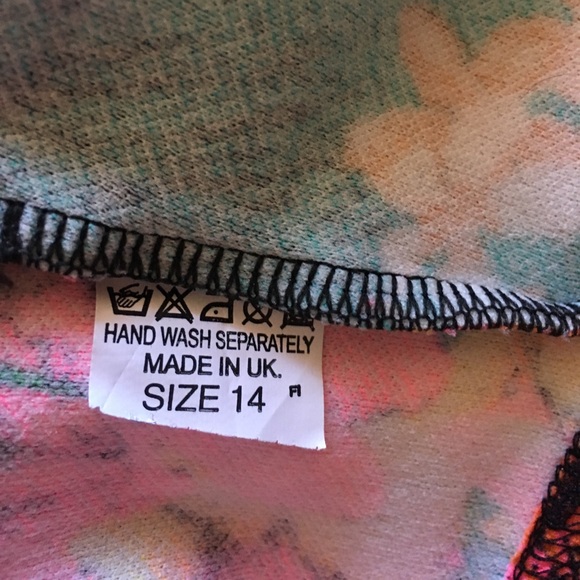 Prague Floral Crop Top - Picture 3 of 3